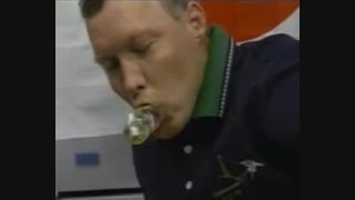 خوردن آب در حالت بدون جاذبه