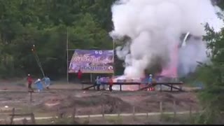 نوعی آتش بازی تایلندی که شبیه فرستادن سفینه به فضا است