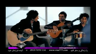 موزیک ویدیوآزاد، بنام داره نبض عاشقیم میکوبه