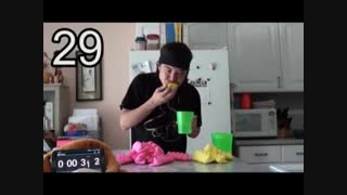 فیلم/خوردن 100 شیرینی در 130 ثانیه