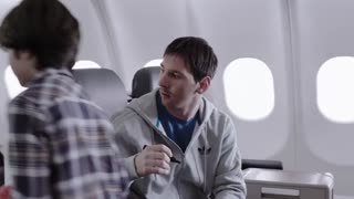 تبلیغ خطوط هوایی ترکیه "Turkish Airlines" که در آن مسی و کوبه در مقابل هم به رقابت می پردازن