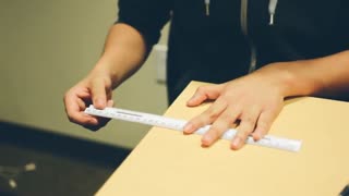 نواختن موزیک با استفاده از خودکار و خط کش