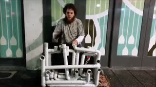 نواختن موزیک با لوله پلیکا - واقعا جالبه