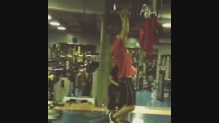 بزرگ در باشگاه بدنسازی