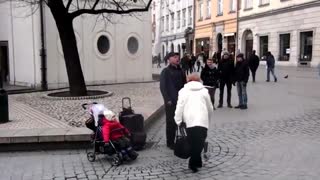 آواز خواندن بچه!