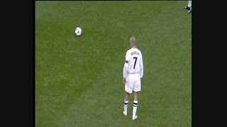 ضربه آزاد دیوید بکهام در بازی با یونان