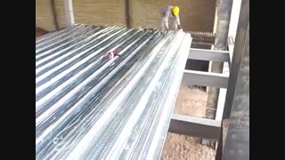 فیلم نحوه پخش کردن ورق عرشه فولادی بر روی سقف