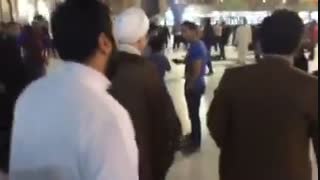 اعتراض زائران امام حسین(ع) به آقای اراکی