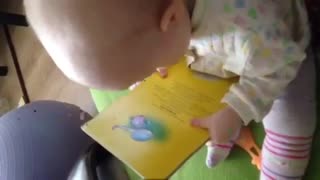 کتاب خوندن بچه!