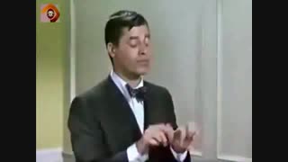 قسمتی از ویدیو کلیپ  جری لوییس که با موزیک فیلم حالت تایپ کردن فرضی رو به خودش میگیره