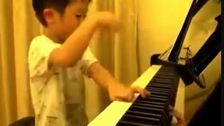 کودک پیانو زن