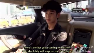 سوهیون درتاکسی فقط میخنده