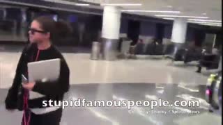 ویدیو سلنا در حال برگشت به لس آنجلس در فرودگاهlox