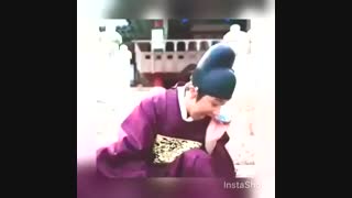 چقد گوشیشو دوست داره!!!