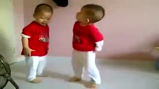 دوقلوهای کره ای شیطون !