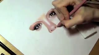 نقاشی کشیدن از سلنا (واقعا مثل خودش شد)