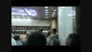 گوشه ای از سینه زنی زایرینی ایرانی در حرم حضرت ابوالفضل(ع)