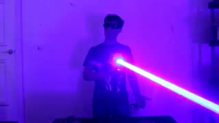 لیزر دست سازی که همه چی را می سوزاند!!!!!