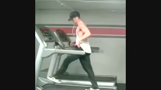 رقص جالب و دیدنی مایکل جکسونی بر روی تردمیل