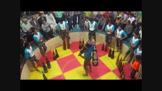 گرفتن میل سنگین به صورت نمادین