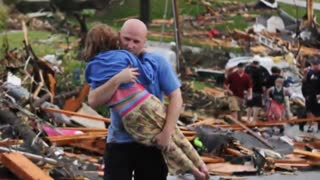 صحنه هایی از کمک انسانها به یکدیگر