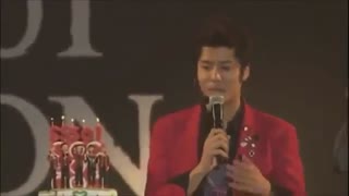 خوندن تولدت مبارک برای داداش کیو تو کنسرتSS501*LOVE LIKE THIS