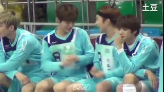 EXO Luhan and Xiumin Fought for a bottle of water ...