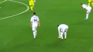 ضربه کاشته زیبای سلطان رونالدو از دوربیت هواداران