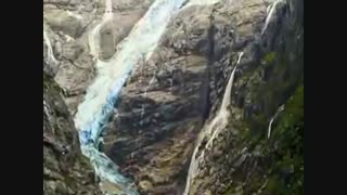 زندگی صحنه یکتای هنرمندی ماست از ژاله اصفهانی