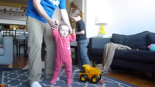 مراحل راه رفتن نوزاد