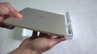 ویدیو:آنباکس کردنThe New MacBook 12 Inch 2015 With Retina Display