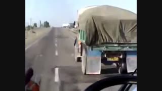 لحظه چپ کردن وحشتناک یک کامیون در ایران