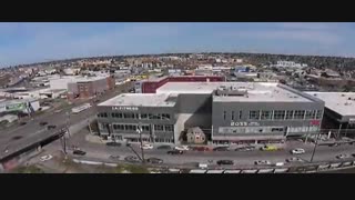 خانم 84 ساله یک میلیون دلار را رد کرد و یک مرکز خرید مجبور به ساختن در اطراف خانه او شد