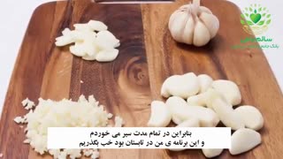 شش غذای مفید که باعث بوی بد دهان میشود