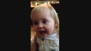 دختر ناز نازی که اهنگ فوروزن میخونه خیلی نازههههههه