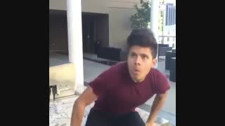 وقتی دوستات دارن سلفی میگیرن ولی توتوشون نیستی!