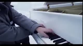 آهنگ زیبای  let it goاز گروه the guys piano