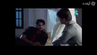 آهیل غیرتی میشه و جلویه پیمان و دوستاش صنم رو بغل می کنه و باهاش می رقصه!