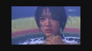 خوندن اهنگ کریسمس  توسط گومی نام