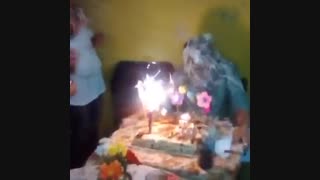 ببینید با این بدبخت چه میکنند.خخخخخخ