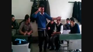 رقص پسر ایرانی در مدرسه......هه حالشو ببرین....