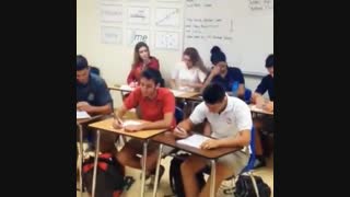 وقتی گوشیت سر کلاس زنگ میخوره!!!