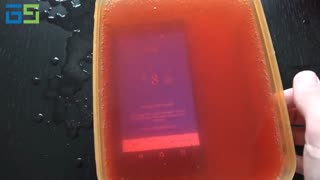 مقاومت اکسپریا زد 3 پلاس در زیر نوشابه یخ زده در فریزر!