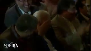 خواندن شعر طنز در حضور ظریف1