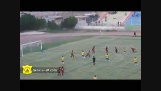 گل اول بازی صنعت نفت ابادان و ایرانجوان بوشهر.   نفت ابادان0:2ایرانجوان بوشهر