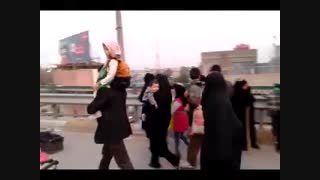 نزدیک شدن موجی از جمعیت زائرین اربعین ، به کربلا