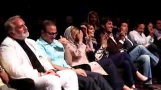 خنده های جالب و دیدنی شهاب حسینی در یک برنامه ی کمدی