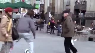 رونالدو با لباس مبدل در خیابان