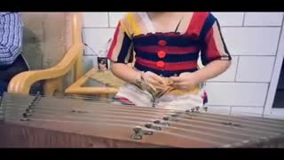 نواختن زیبای سنتور  توسط دختربچه