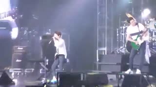 FNC Kingdom in HK Day 2 - CNBLUE singing Talk + Diamond Girl